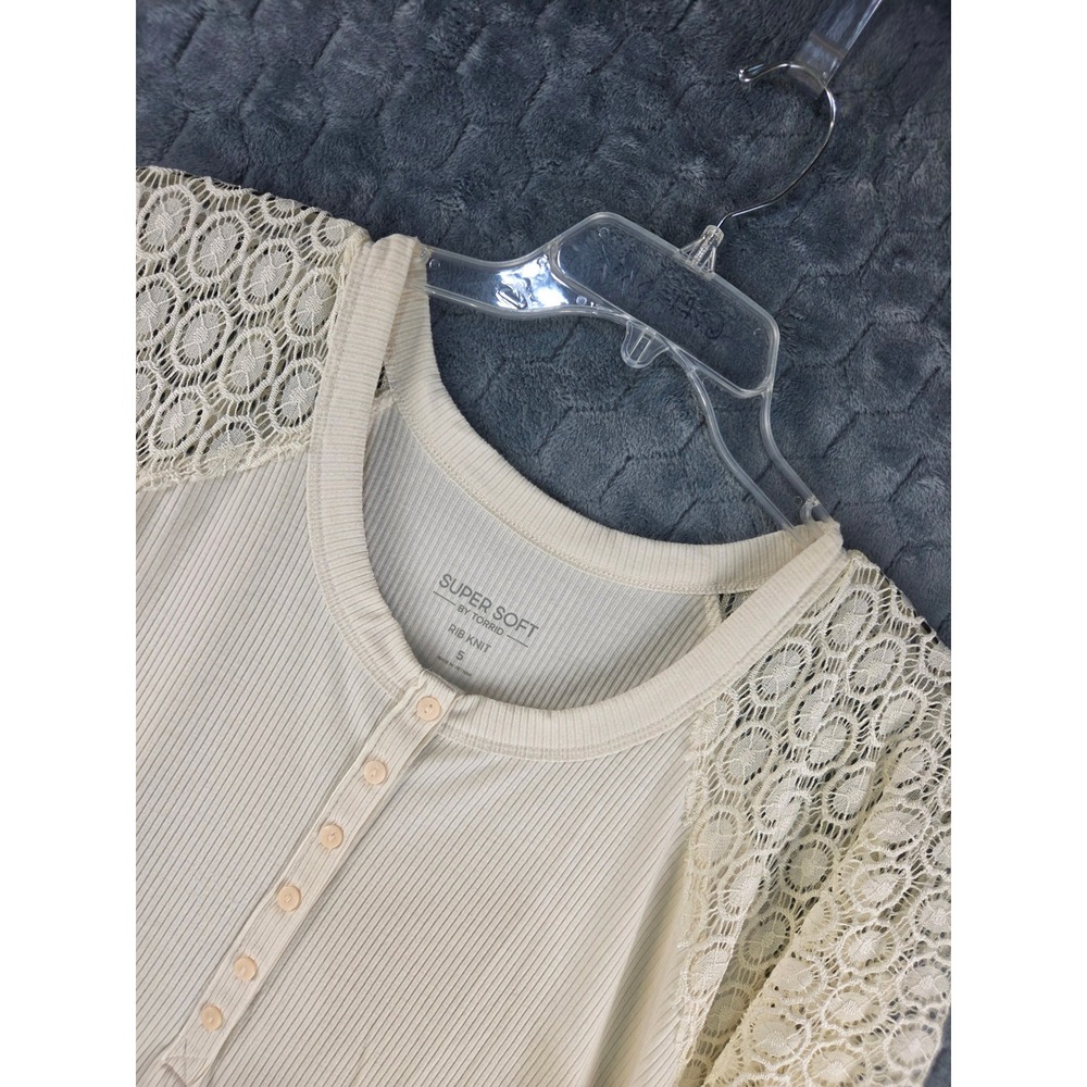 Torrid Super Soft Rib Knit Henley Top Ivory Lace Raglan Sleeve Plus Size 5 5X